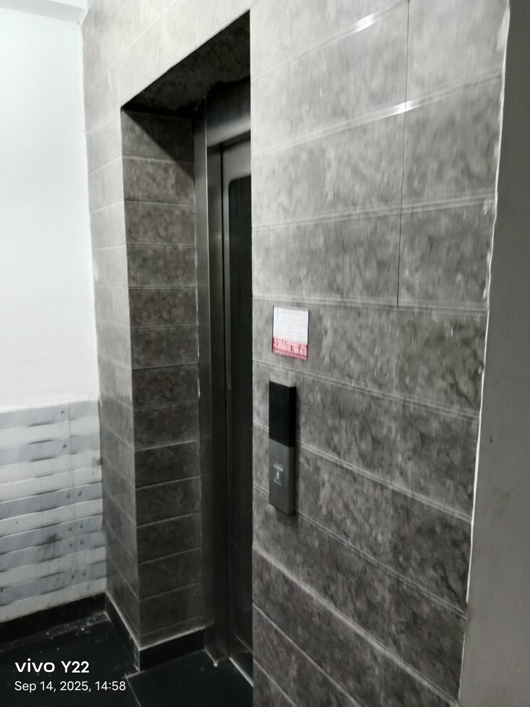 undefined, laxmi nagar Commercial Office Space 700 Sq.Ft. In Laxmi Nagar Delhi 9186872