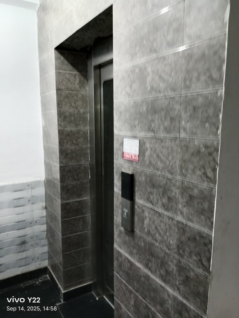 undefined, laxmi nagar Commercial Office Space 700 Sq.Ft. In Laxmi Nagar Delhi 9186872