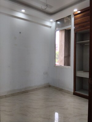 Room in 2 BHK Apartment at Sunshine Apartments Sector 73, Sector 73 – for Sale