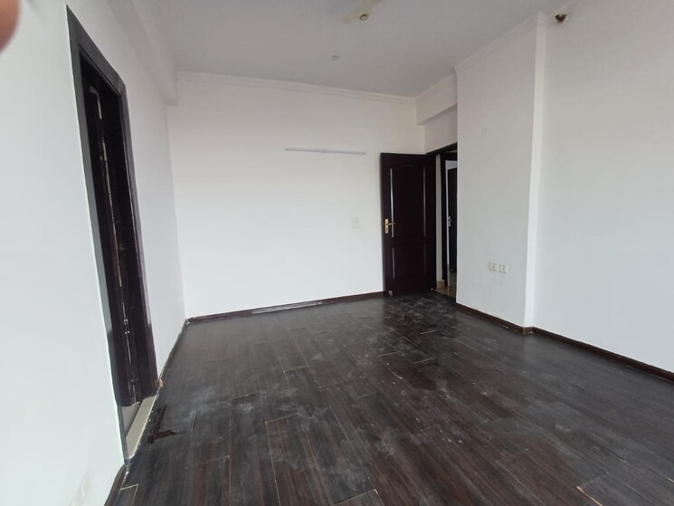 Room, amrapali-platinum 3 Bedroom 1495 Sq.Ft. Apartment In Sector 119 Noida 9186903