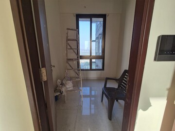 Room in 2.5 BHK Apartment at The Wadhwa Atmosphere, Mulund West – for Rent