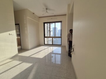 Room in 2.5 BHK Apartment at The Wadhwa Atmosphere, Mulund West – for Rent