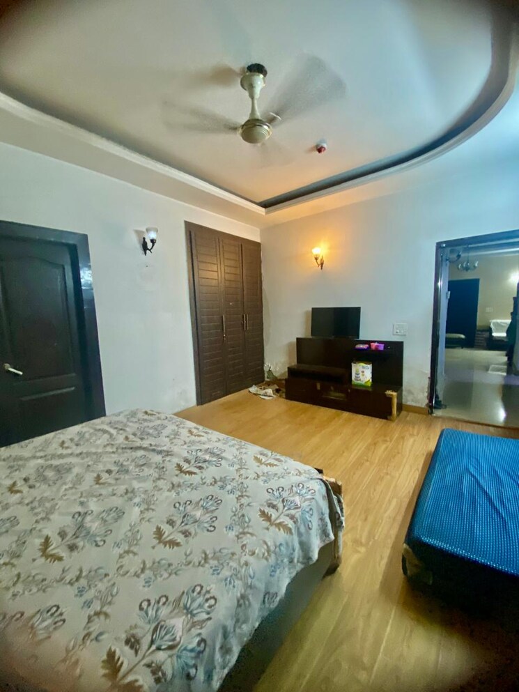 Bedroom, amrapali-platinum 3 Bedroom 1775 Sq.Ft. Apartment In Sector 119 Noida 9186917