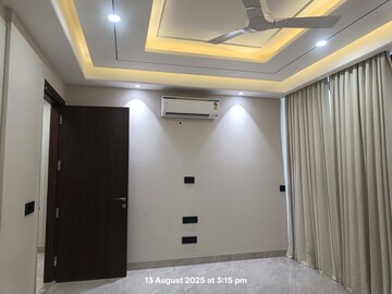 Bedroom in 4 BHK Builder Floor at Ireo City Plots, Sector 60 – for Sale