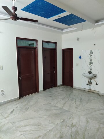 Room in 2 BHK Builder Floor at RWA Apartments Sector 108, Sector 108 – for Rent