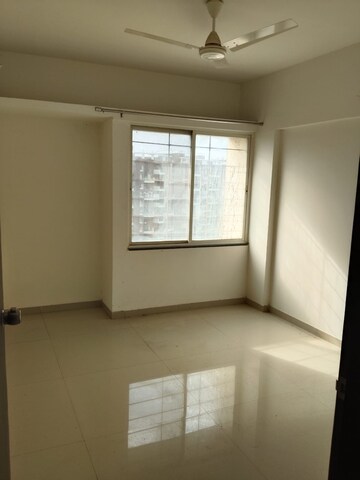 Room in 2 BHK Apartment at Kundan The Landmark, Undri – for Rent