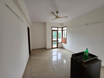 Room in 3 BHK Apartment at Vipul Greens, Sector 48 – for Sale