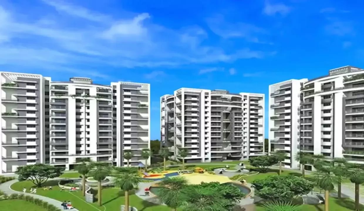 3 BHK + Pooja Room,Servant Room Apartment For Sale in Pareena Express Heights