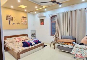 Bedroom in 3 BHK Independent House at JakhaN-Rajpur Road – for Rent