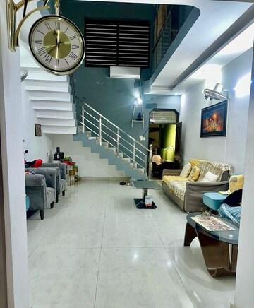 Master Bedroom in 3 BHK Independent House at JakhaN-Rajpur Road – for Rent