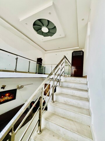 Staircase in 3 BHK Independent House at JakhaN-Rajpur Road – for Rent