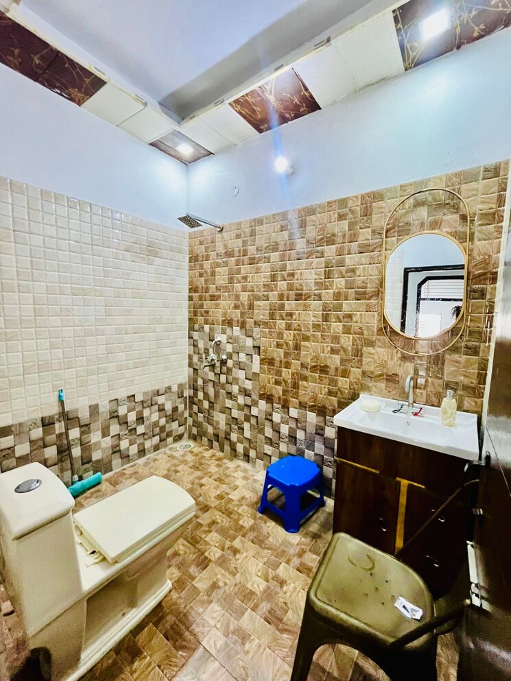 Bathroom, jakhan rajpur road 3 Bedroom 1500 Sq.Ft. Independent House In JakhaN Rajpur Road Dehradun 9187021