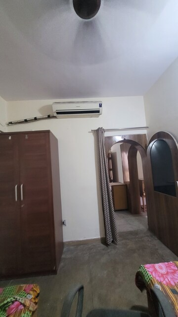 Room in 3 BHK Apartment at Freedom Fighters Enclave – for Rent