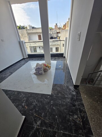 Room in 1.5 BHK Apartment at Lajpat Nagar 4 – for Rent