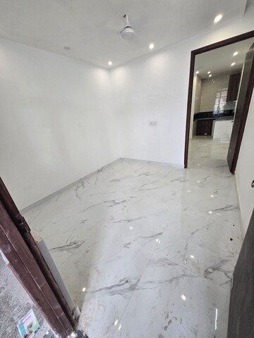 Kitchen in 1.5 BHK Apartment at Lajpat Nagar 4 – for Rent