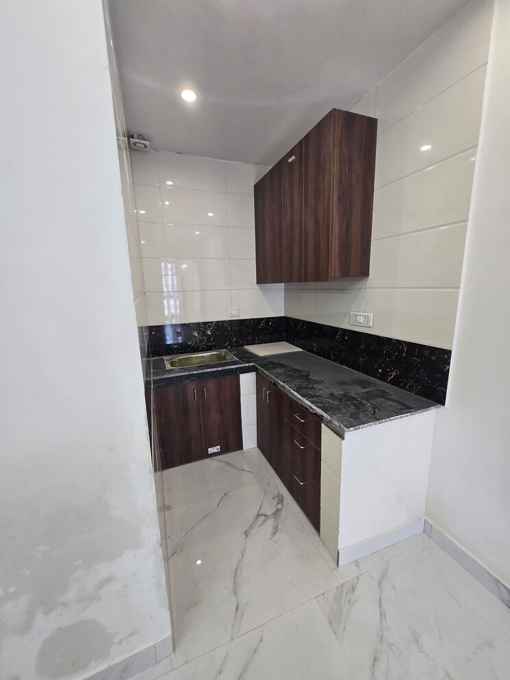 Kitchen, lajpat nagar 4 1.5 Bedroom 600 Sq.Ft. Apartment In Lajpat Nagar 4 Delhi 9187070