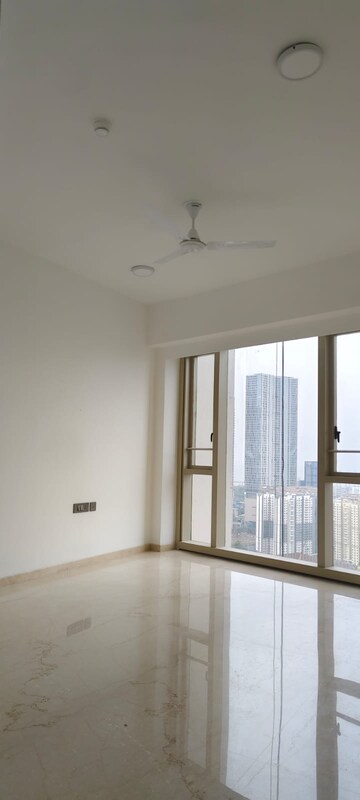 Room in 3 BHK Apartment at Lodha The Park, Worli – for Rent