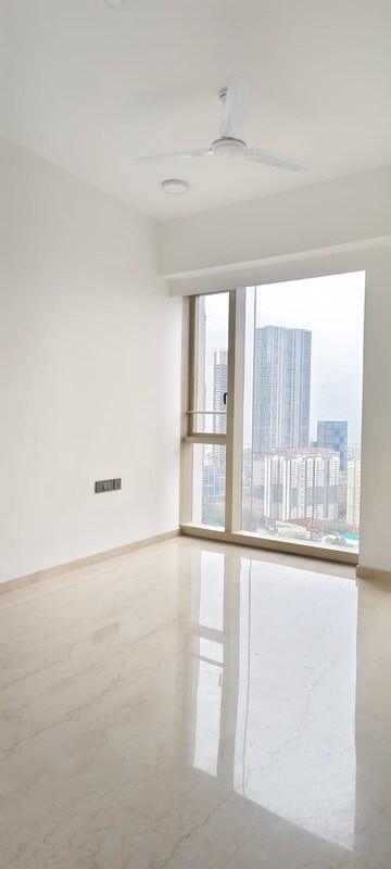 Room in 3 BHK Apartment at Lodha The Park, Worli – for Rent