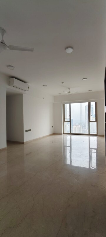 Room in 3 BHK Apartment at Lodha The Park, Worli – for Rent