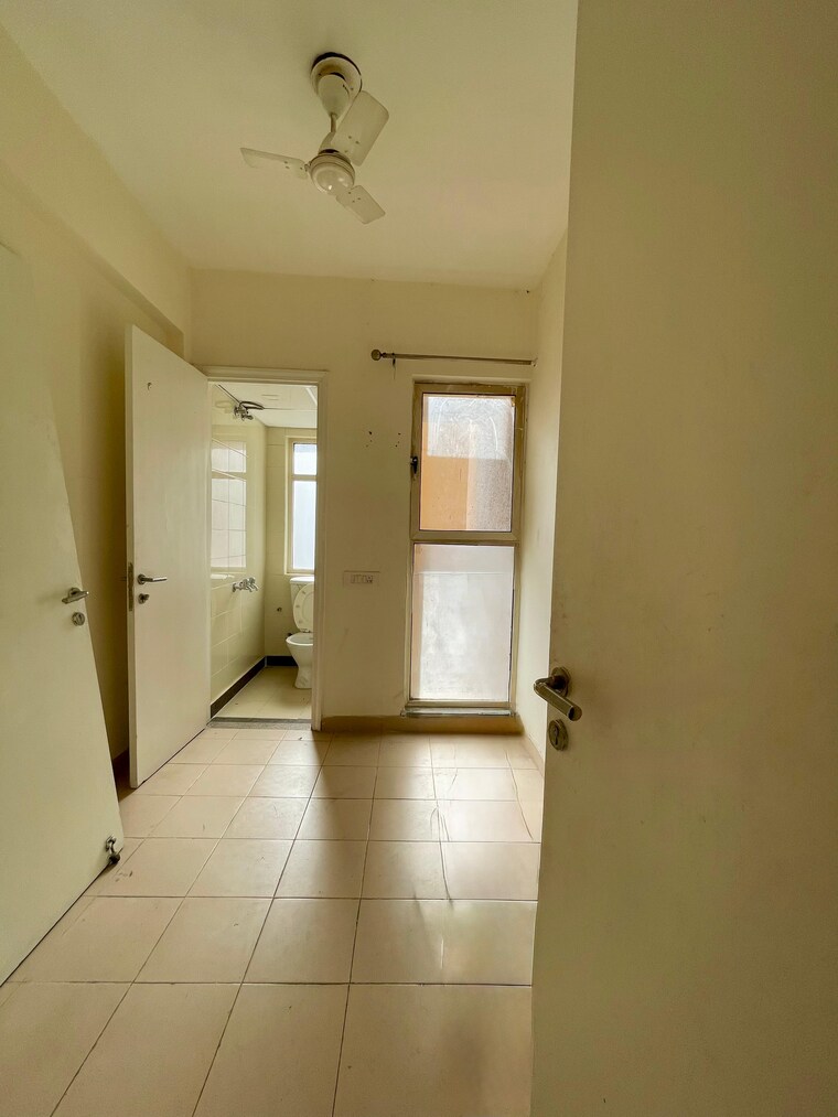 Room, sector 20 3 Bedroom 1650 Sq.Ft. Apartment In Sector 20 Panchkula 9187086