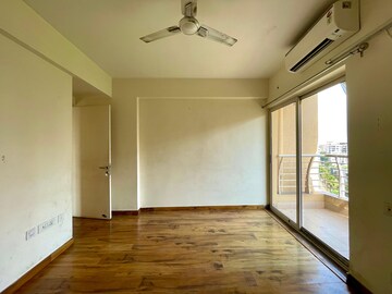 Room in 3 BHK Apartment at Sector 20 – for Rent