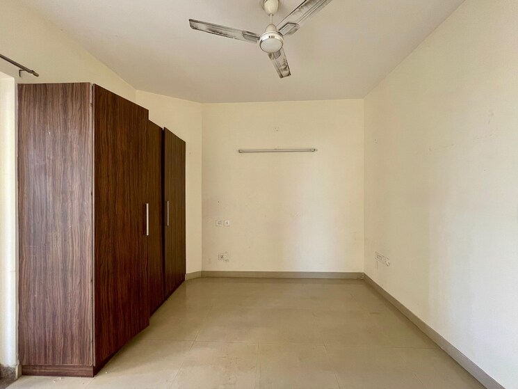 Room, sector 20 3 Bedroom 1650 Sq.Ft. Apartment In Sector 20 Panchkula 9187086