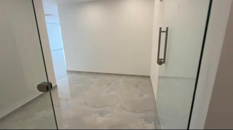 Room, ornate-solitaire Commercial Office Space 300 Sq.Ft. In Dahisar East Mumbai 9187190