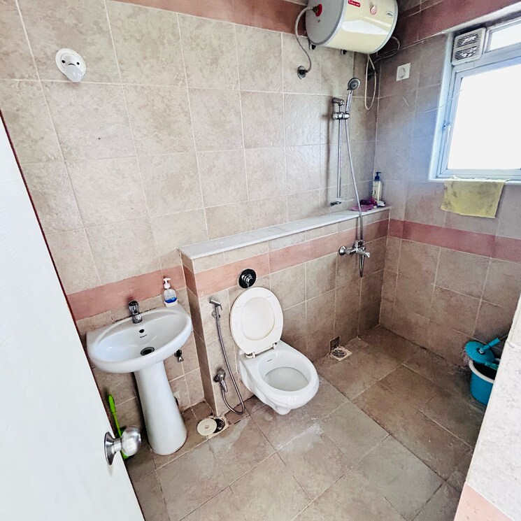 Bathroom, amanora-metro-tower Studio 350 Sq.Ft. Apartment In Amanora Park Town Pune 9187195