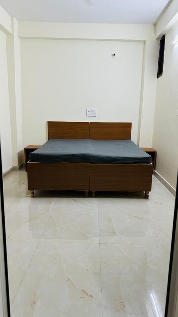 Furnished Amenities in 2.5 BHK Builder Floor at Sector 50 – for Rent