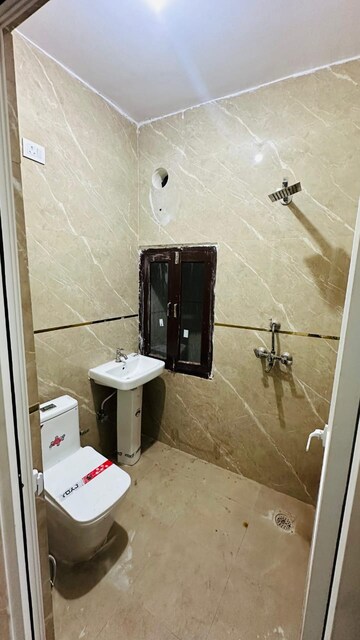 Master Bedroom in 2.5 BHK Builder Floor at Sector 50 – for Rent