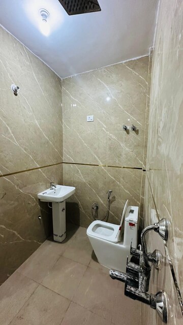 Bathroom in 2.5 BHK Builder Floor at Sector 50 – for Rent