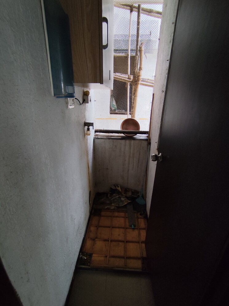 Bathroom, lodha-iris 2 Bedroom 927 Sq.Ft. Apartment In Majiwada Thane 9187216