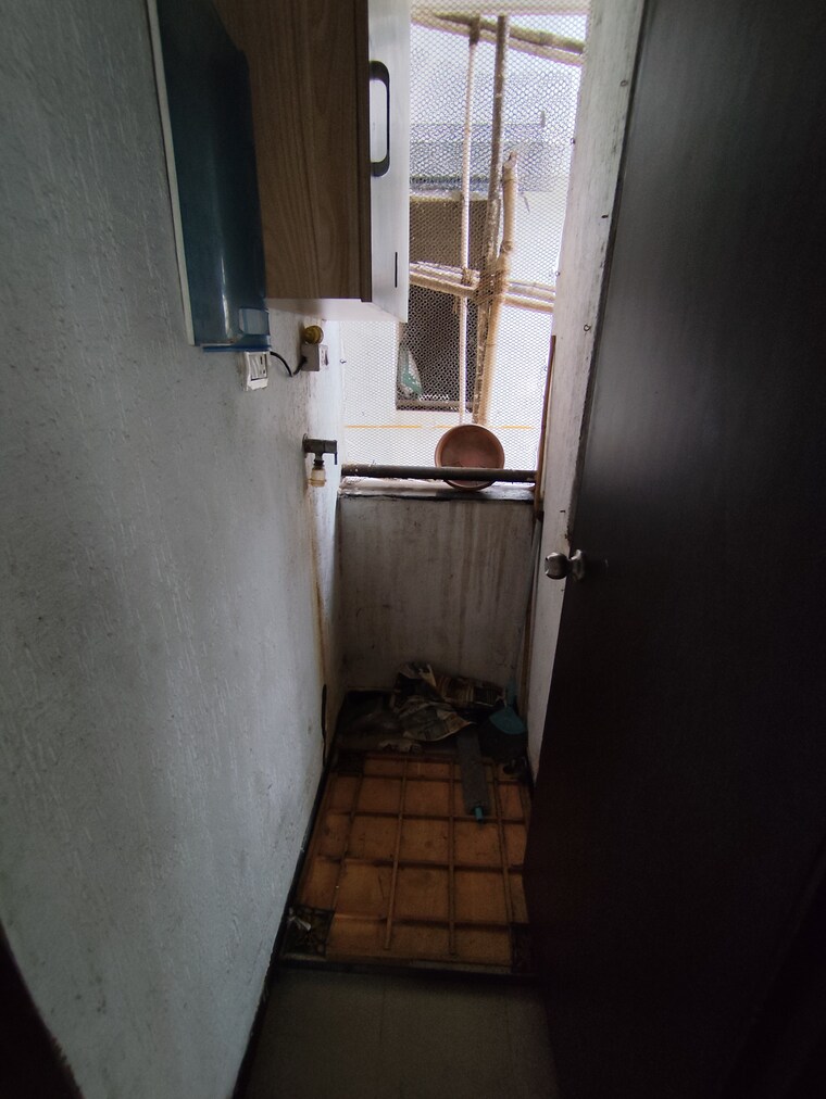 Bathroom, lodha-iris 2 Bedroom 927 Sq.Ft. Apartment In Majiwada Thane 9187216