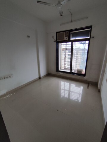 Room in 2 BHK Apartment at Lodha Iris, Majiwada – for Rent