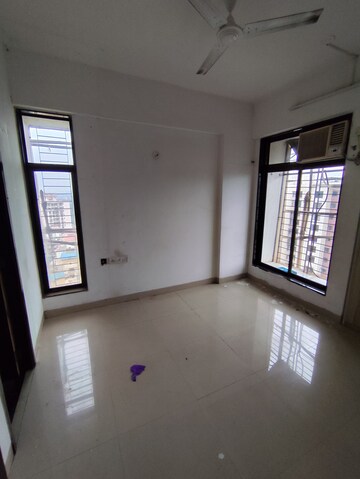 Room in 2 BHK Apartment at Lodha Iris, Majiwada – for Rent