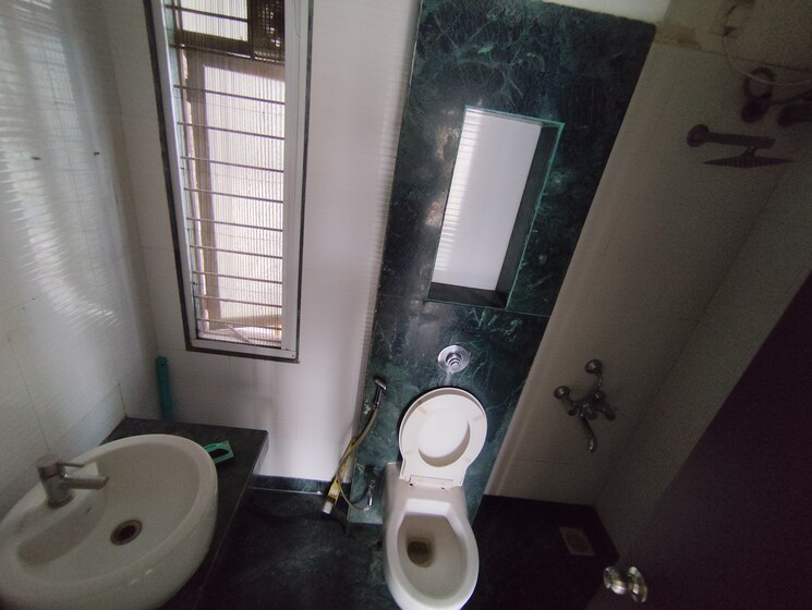 Bathroom, lodha-iris 2 Bedroom 927 Sq.Ft. Apartment In Majiwada Thane 9187216