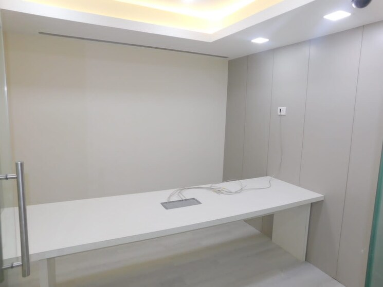 Room, solitaire-corporate-park Commercial Office Space 2700 Sq.Ft. In Andheri East Mumbai 9187222