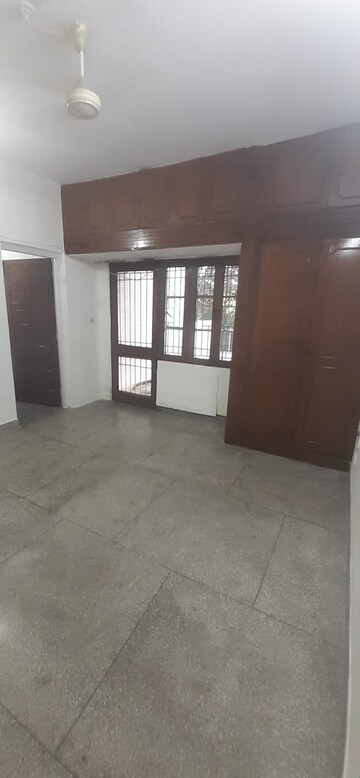 Room in 3 BHK Apartment at Vasant Kunj – for Rent