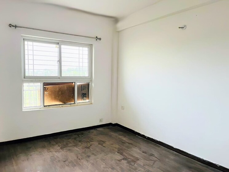 Room, bptp-parkland 4 Bedroom 300 Sq.Yd. Builder Floor In Sector 75 Faridabad 9187249