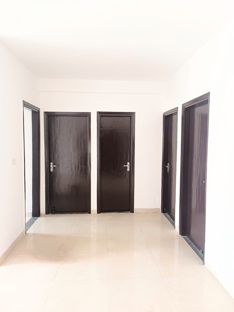 Room, bptp-parkland 4 Bedroom 300 Sq.Yd. Builder Floor In Sector 75 Faridabad 9187249