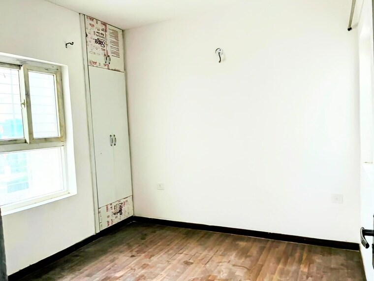 Room, bptp-parkland 4 Bedroom 300 Sq.Yd. Builder Floor In Sector 75 Faridabad 9187249