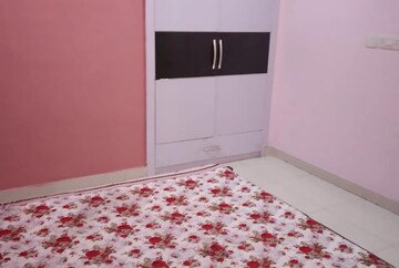 Bedroom in 3 BHK Apartment at Mona Greens, Ghazipur – for Rent