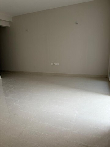 Room in 3 BHK Apartment at Eldeco Live By The Greens, Sector 150 – for Sale