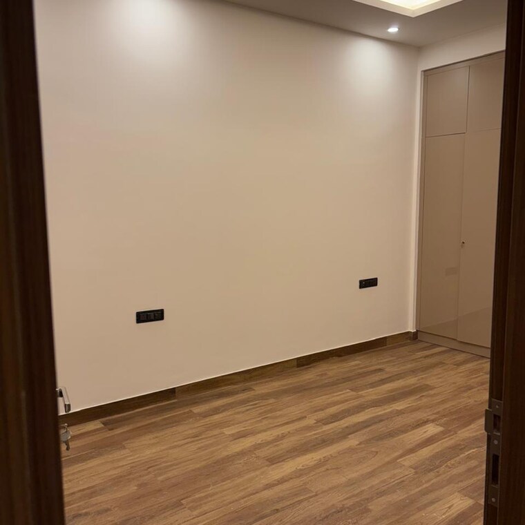 Room, sector 63 3 Bedroom 1700 Sq.Ft. Apartment In Sector 63 Gurgaon 9187363