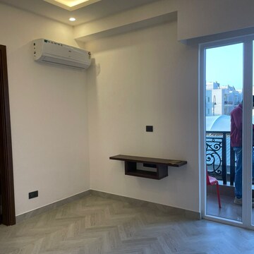 Room in 3 BHK Apartment at Sector 63 – for Rent