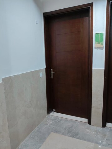 Room in 2 BHK Apartment at Eldeco Live By The Greens, Sector 150 – for Sale
