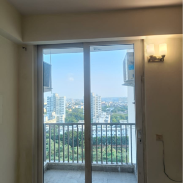 Room in 2 BHK Apartment at Emaar MGF The Palm Drive Studios, Sector 66 – for Rent