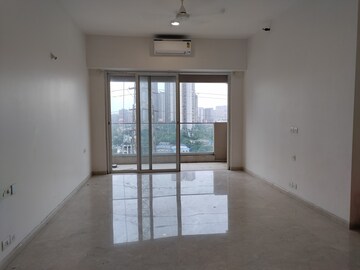 Room in 2 BHK Apartment at Kalpataru Radiance, Goregaon West – for Rent