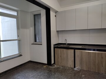 Room in 2 BHK Apartment at Kalpataru Radiance, Goregaon West – for Rent