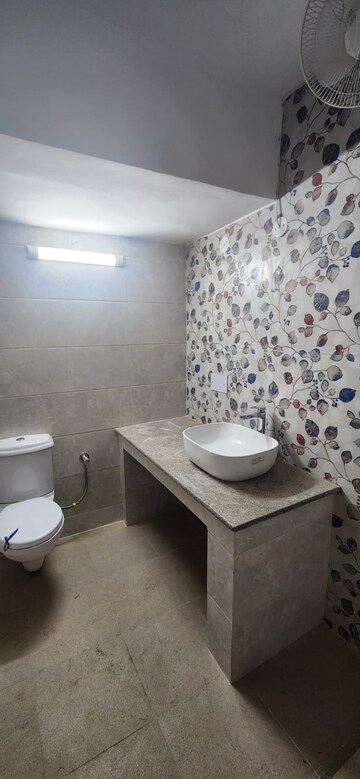 Bathroom in 4 BHK Apartment at Shalimar Nest, Vasant Kunj – for Rent